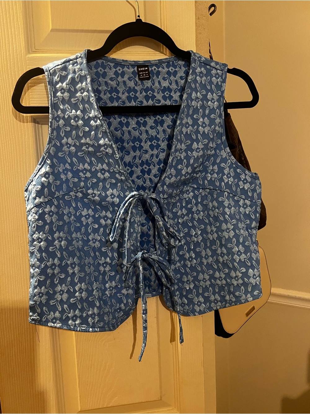 SHEIN Light Blue Floral Tie-Front Crop Top